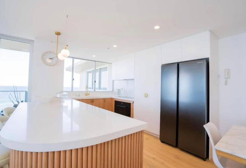 Апартаменты 2 Спальни Вид на Море, Hi Surf Beachfront Resort Apartments