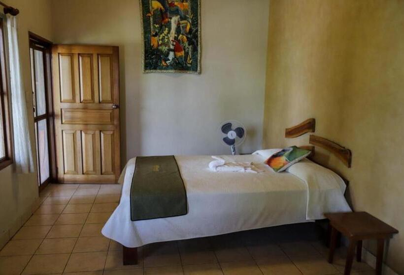 اتاق خانوادگی, Bahia Taitza