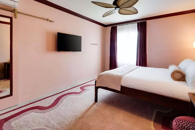 اتاق استاندارد یک نفره, Best Western Plus Executive Hotel And Suites