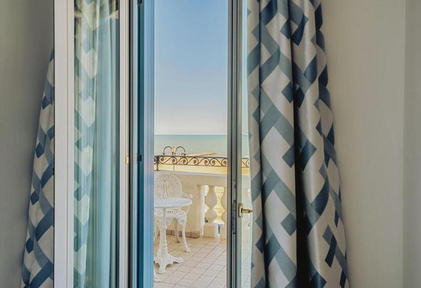 جناح جونيور مطلّ علي البحر, Casa Bianca Al Mare