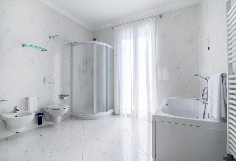 جناح, Casa Bianca Al Mare