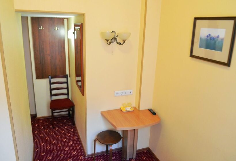 חדר אקונומי, Deluxe