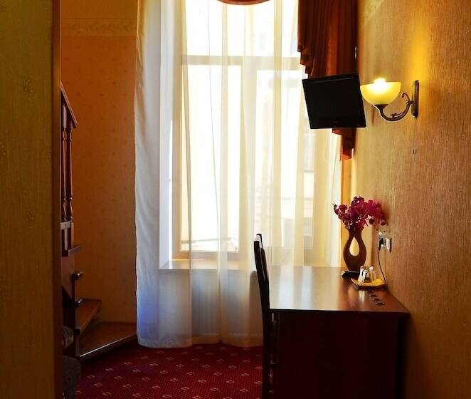 חדר אקונומי, Deluxe