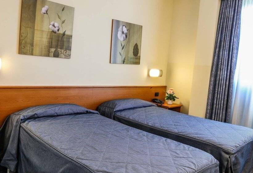 חדר סטנדרט לשלושה, Gallia