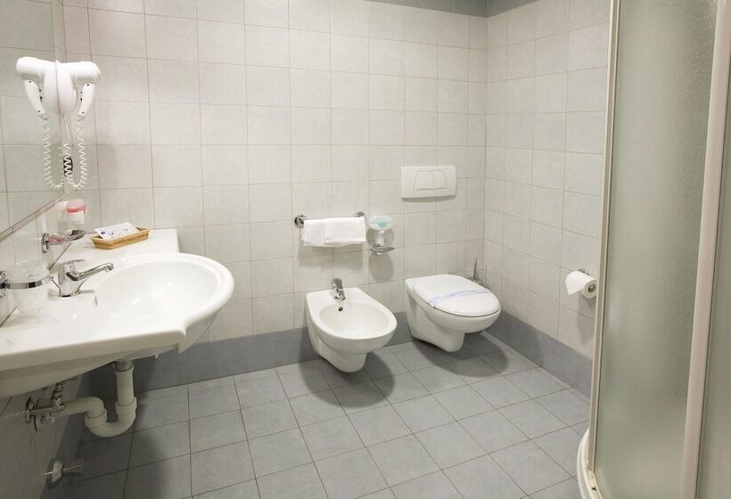 חדר סטנדרט לארבעה, Gallia