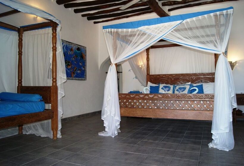 Трехместный Номер Комфорт, Karamba Eco Boutique