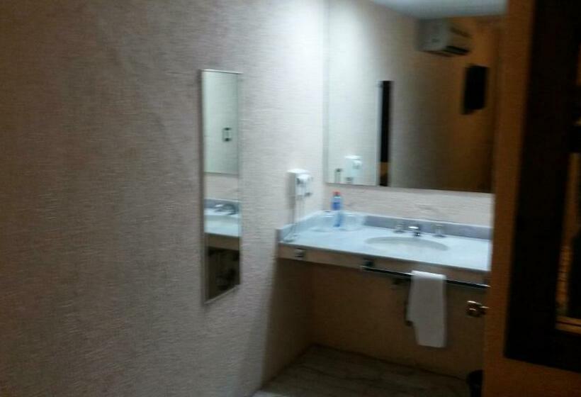 غرفة قياسية فردية, Los Arcos