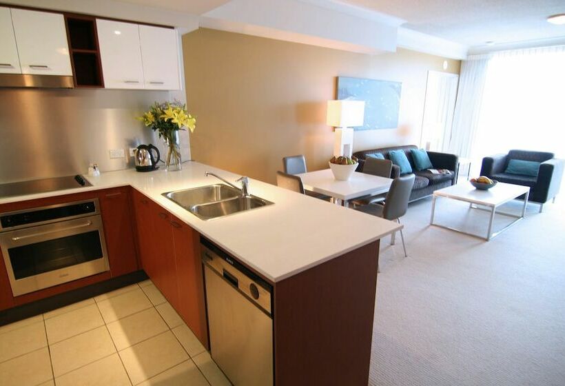 דירת חדר, Mantra Towers Of Chevron