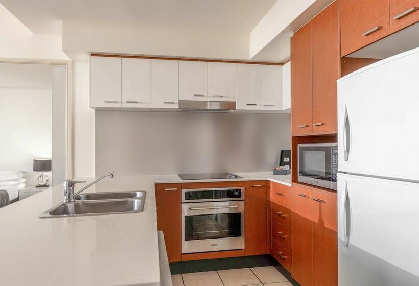 דירת שלושה חדרים, Mantra Towers Of Chevron