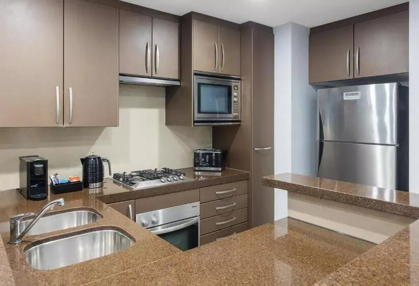 سوئیت دلوکس 2 خوابه, Meriton Suites World Tower, Sydney