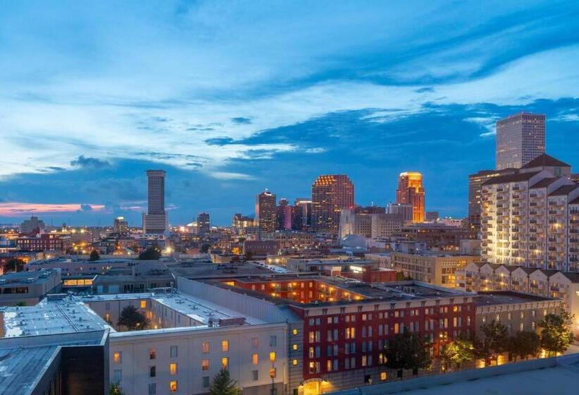 Номер Клуб Кровать Кинг, New Orleans Marriott Warehouse Arts District