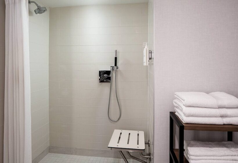 اتاق کلاب, New Orleans Marriott Warehouse Arts District