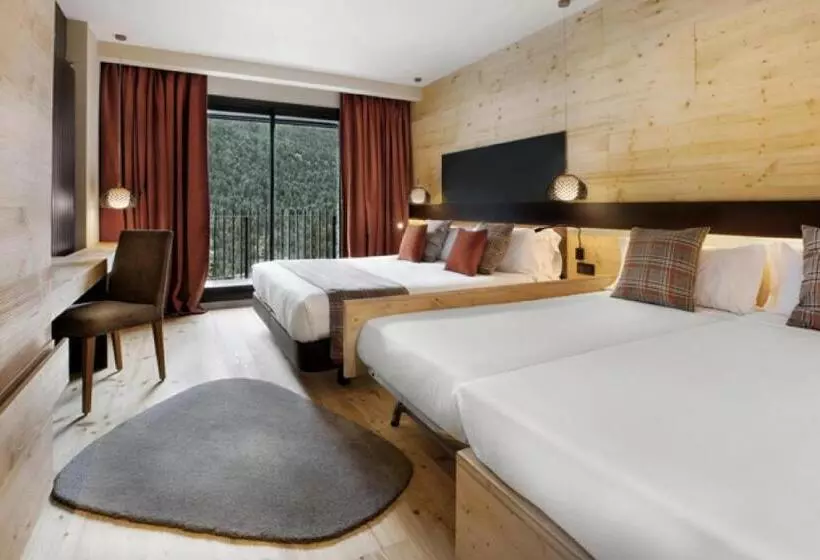 اتاق پریمیوم چهارنفره, Park Piolets Mountainhotel & Spa