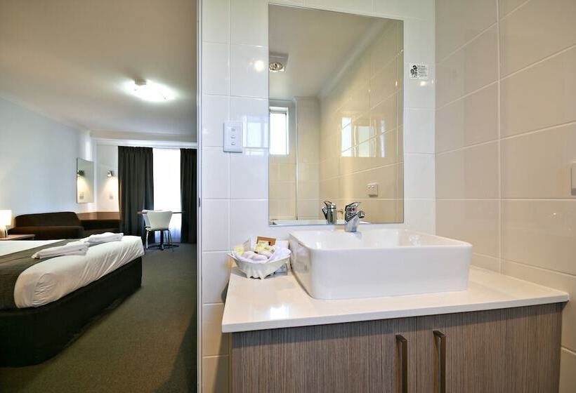 اتاق خانوادگی, The Aberdeen Motel