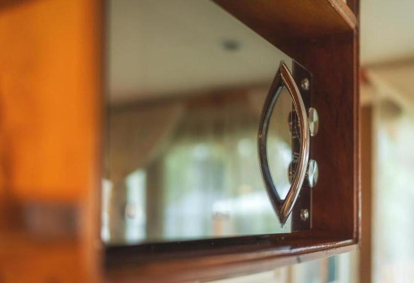 침실 2개 아파트, Rotui Apart