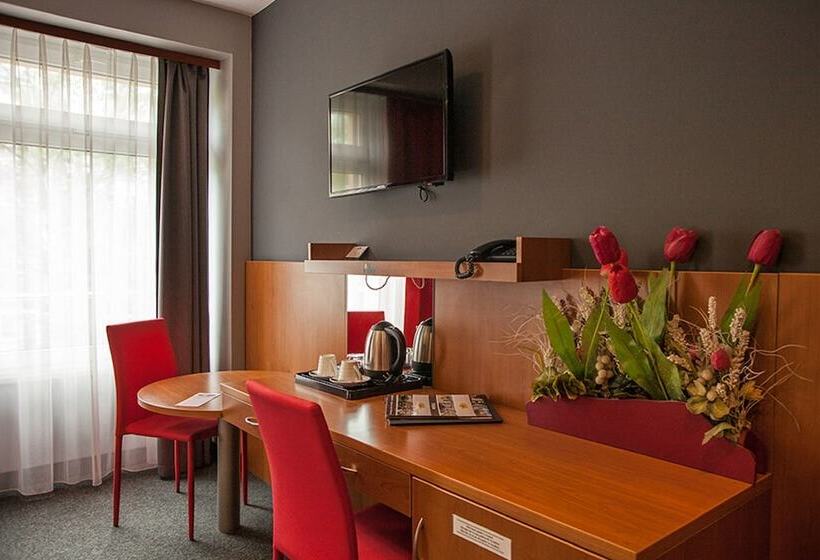 スタンダードルーム, Alexander