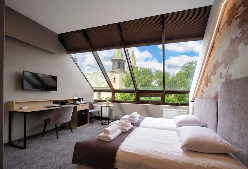 プレミアムルーム, Alexander