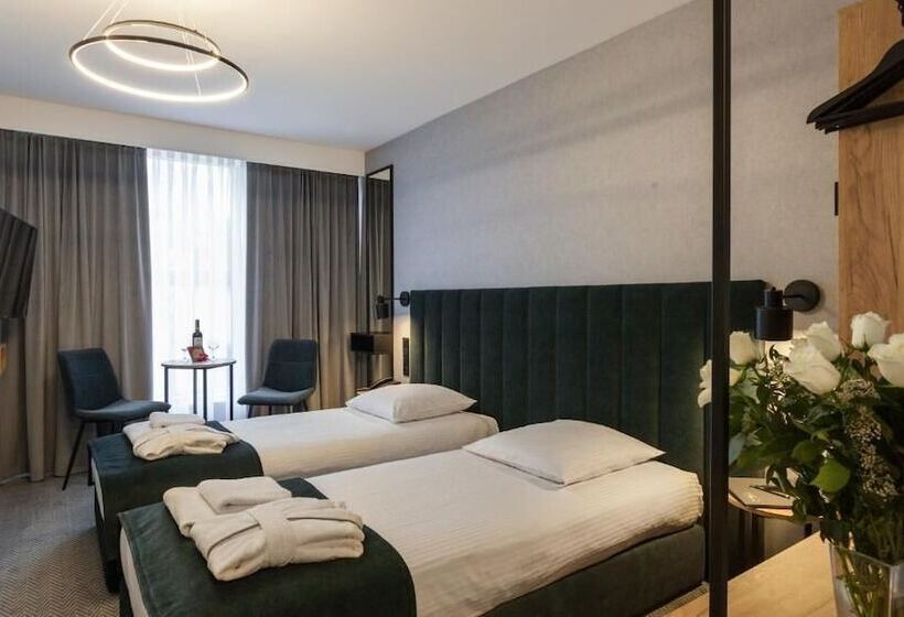 プレミアムルーム, Alexander