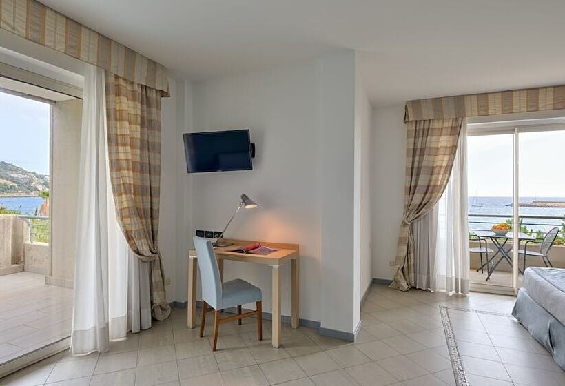 디럭스 룸, Aregai Marina Hotel & Residence