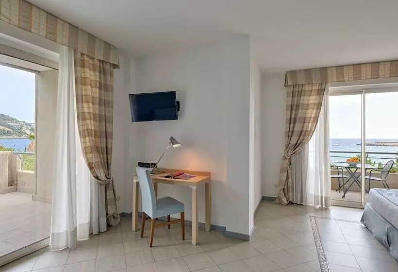 デラックスルーム, Aregai Marina Hotel & Residence