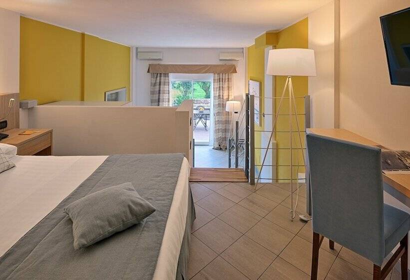 주니어 스위트 측면 바다 전망, Aregai Marina Hotel & Residence