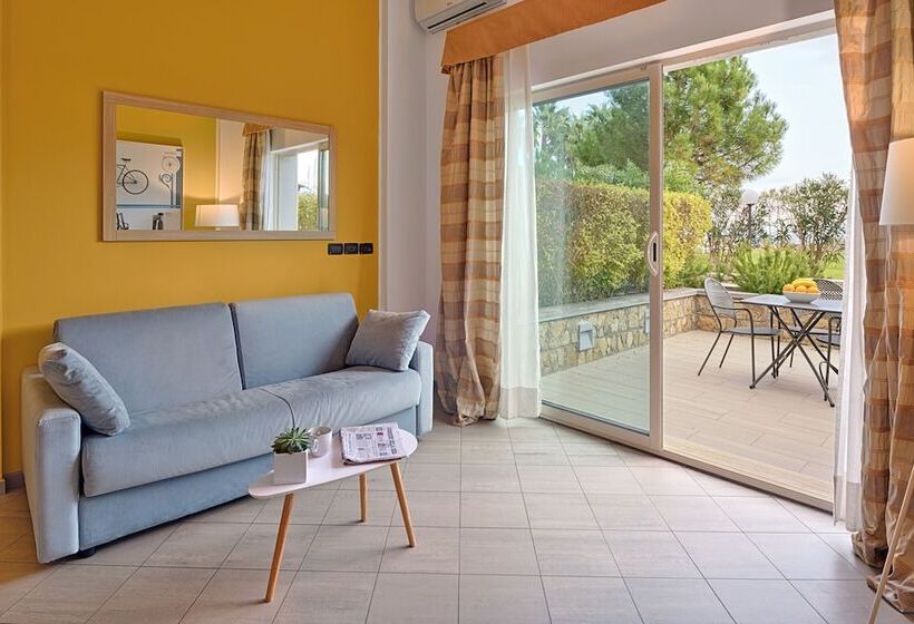 주니어 스위트 측면 바다 전망, Aregai Marina Hotel & Residence