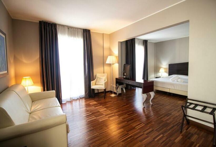 سوییت جونیور, Cavour By Lvg Hotel Collection