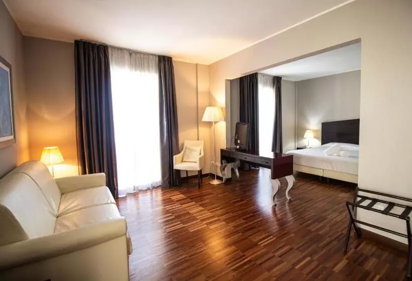 سوئیت جونیور با تراس, Cavour By Lvg Hotel Collection