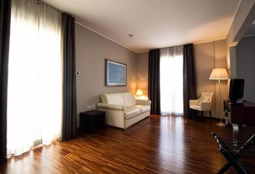 سوئیت جونیور با تراس, Cavour By Lvg Hotel Collection