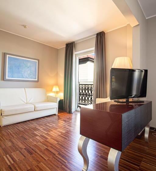 سوئیت جونیور با تراس, Cavour By Lvg Hotel Collection