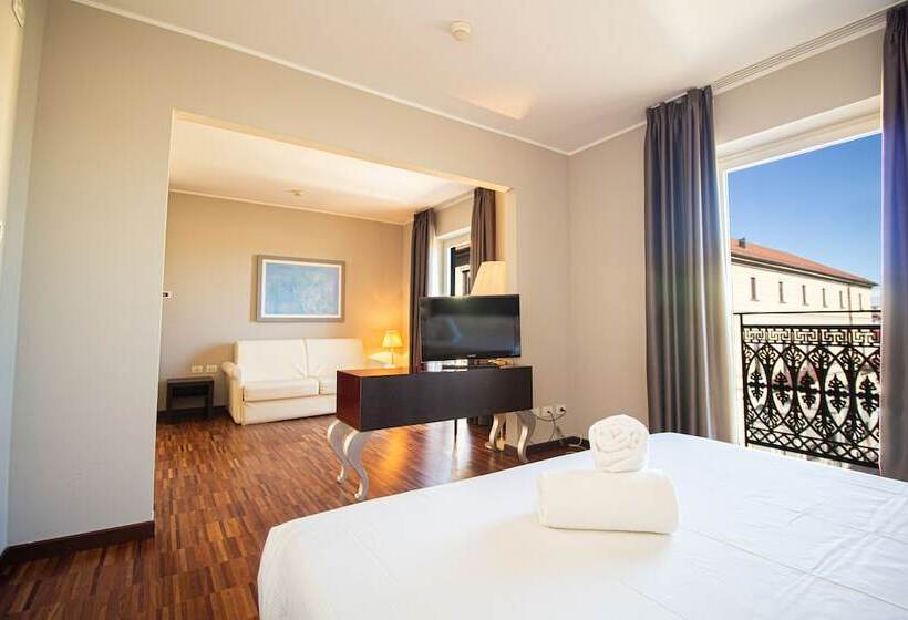 سوئیت جونیور با تراس, Cavour By Lvg Hotel Collection