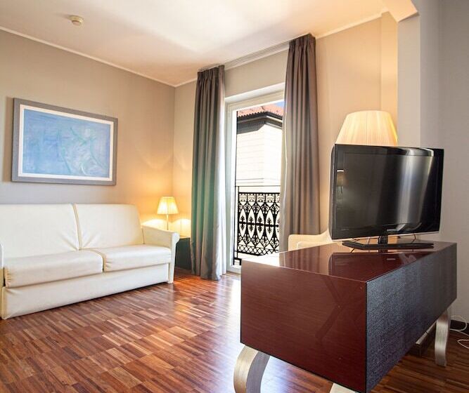 سوئیت جونیور با تراس, Cavour By Lvg Hotel Collection