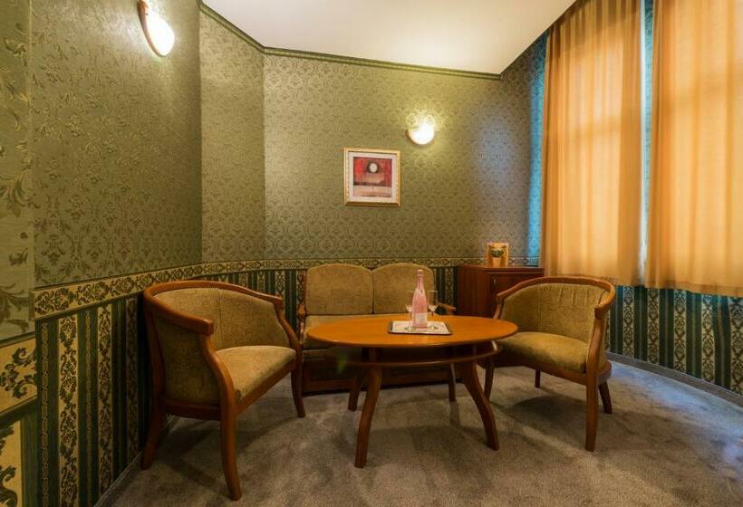 家庭间, Family Hotel Chiplakoff