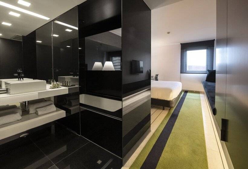 اتاق استاندارد با تخت بزرگ, Doubletree By Hilton Hotel Lisbon   Fontana Park