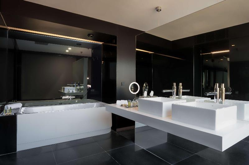 سوئیت جونیور با تخت بزرگ, Doubletree By Hilton Hotel Lisbon   Fontana Park