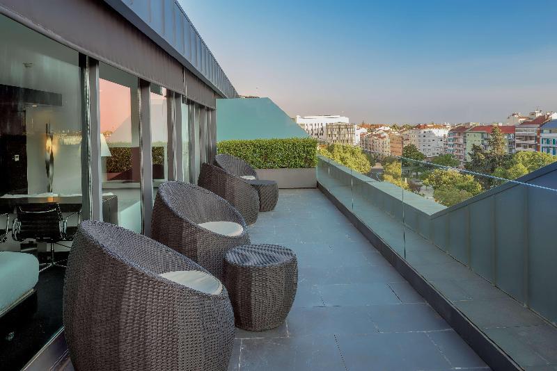 سوئیت جونیور با تخت بزرگ, Doubletree By Hilton Hotel Lisbon   Fontana Park
