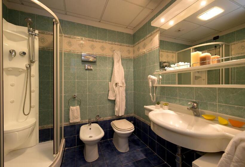 Семейный Номер, Grand Hotel Admiral Palace