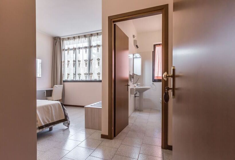 חדר סטנדרט, Maris