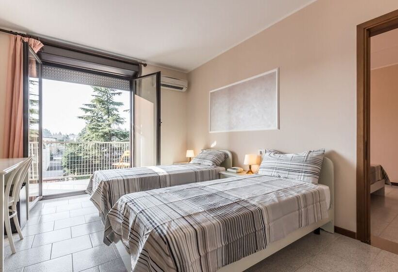 חדר לארבעה סטנדרטי עם מרפסת, Maris