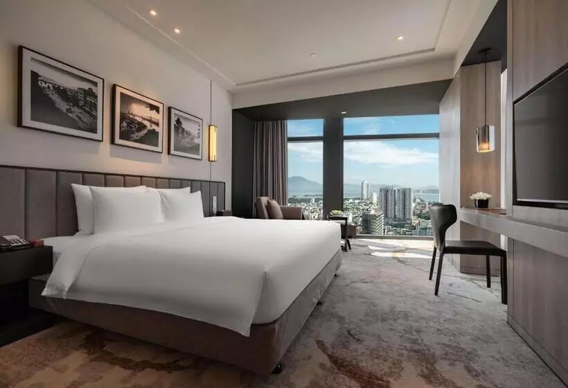 キングサイズベッド、シティビューデラックスルーム, Crowne Plaza Danang City Centre, An Ihg