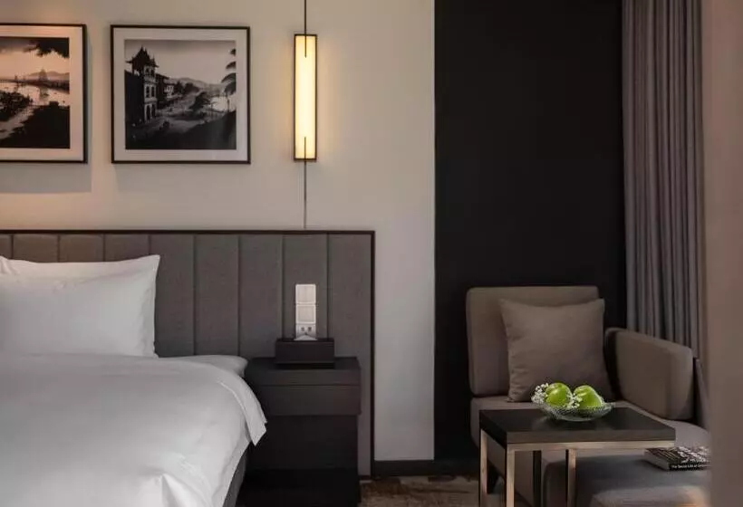 キングサイズベッドのデラックスルーム, Crowne Plaza Danang City Centre, An Ihg