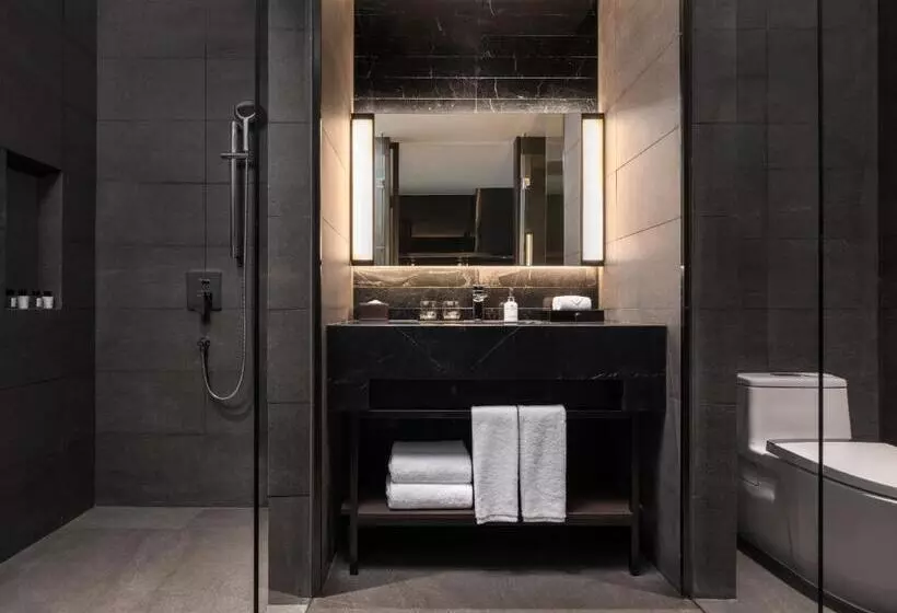 キングサイズベッドのデラックスルーム, Crowne Plaza Danang City Centre, An Ihg