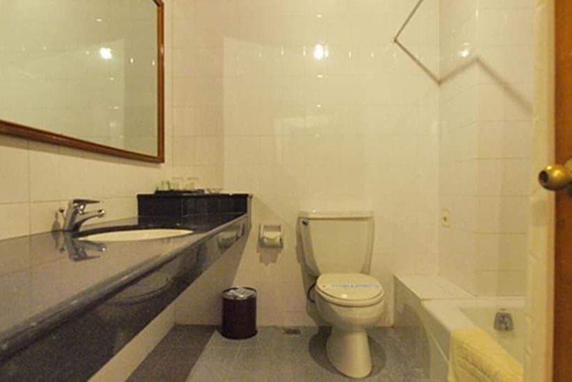 اتاق لوکس با چشمانداز دریا, Sammy