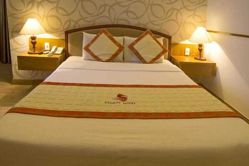 اتاق سوپریور با چشمانداز شهر, Sammy