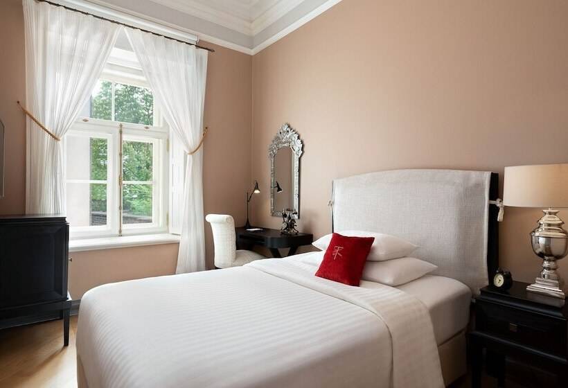 اتاق راحتی, Telegraaf, Autograph Collection