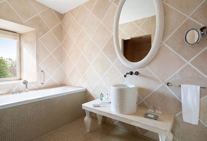 مجموعه ویستا شهر, Telegraaf, Autograph Collection