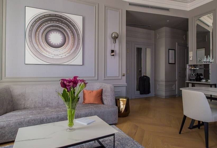 مجموعه ویستا شهر, Telegraaf, Autograph Collection