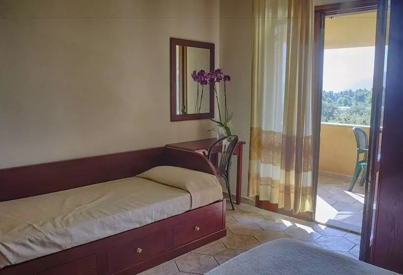 اتاق استاندارد سه نفره, Parco Blu