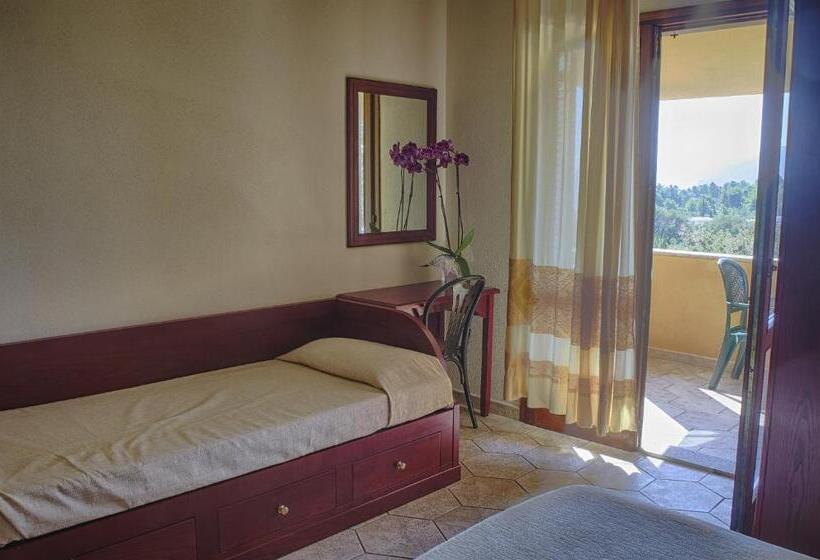 חדר סטנדרט לשלושה, Parco Blu