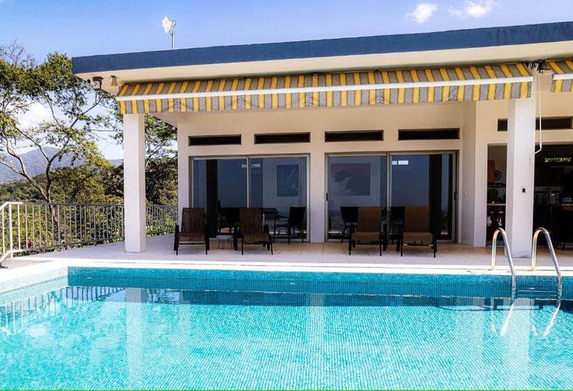 غرفة قياسية مطلّة علي البحر, Casa Laureles